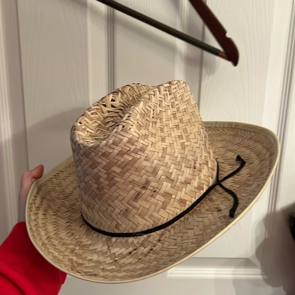 Straw hat - Picture 1 of 2